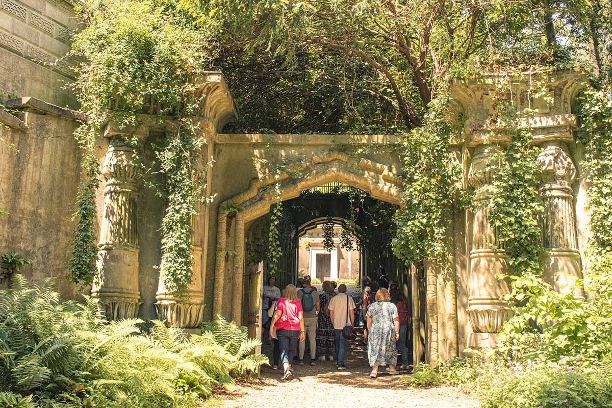 visita guidata al cimitero di highgate londra ingresso delle catacombe