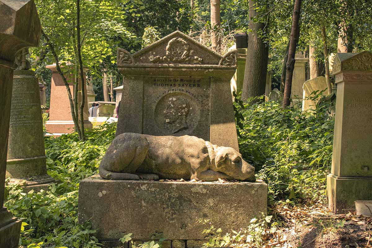 tomba del cane al cimitero di highgate a londra parte ovest