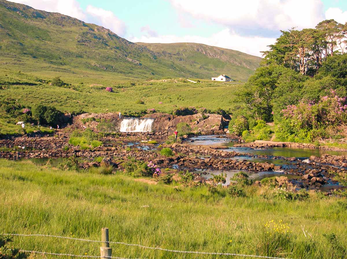 cascate naturali connemara durante un viaggio on the road in Irlanda
