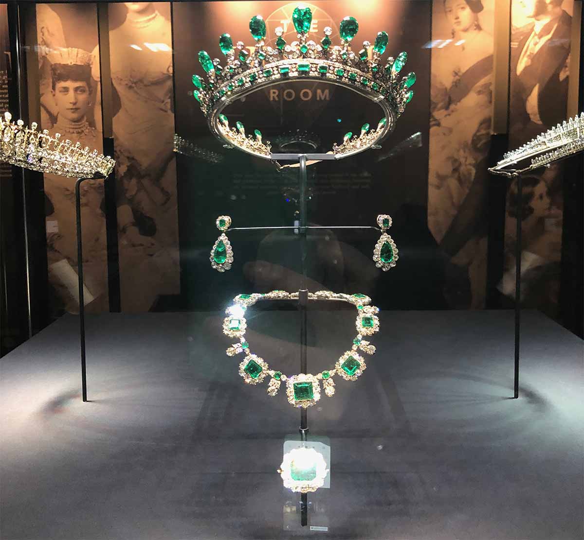 diadema collana zaffiri regina vittoria