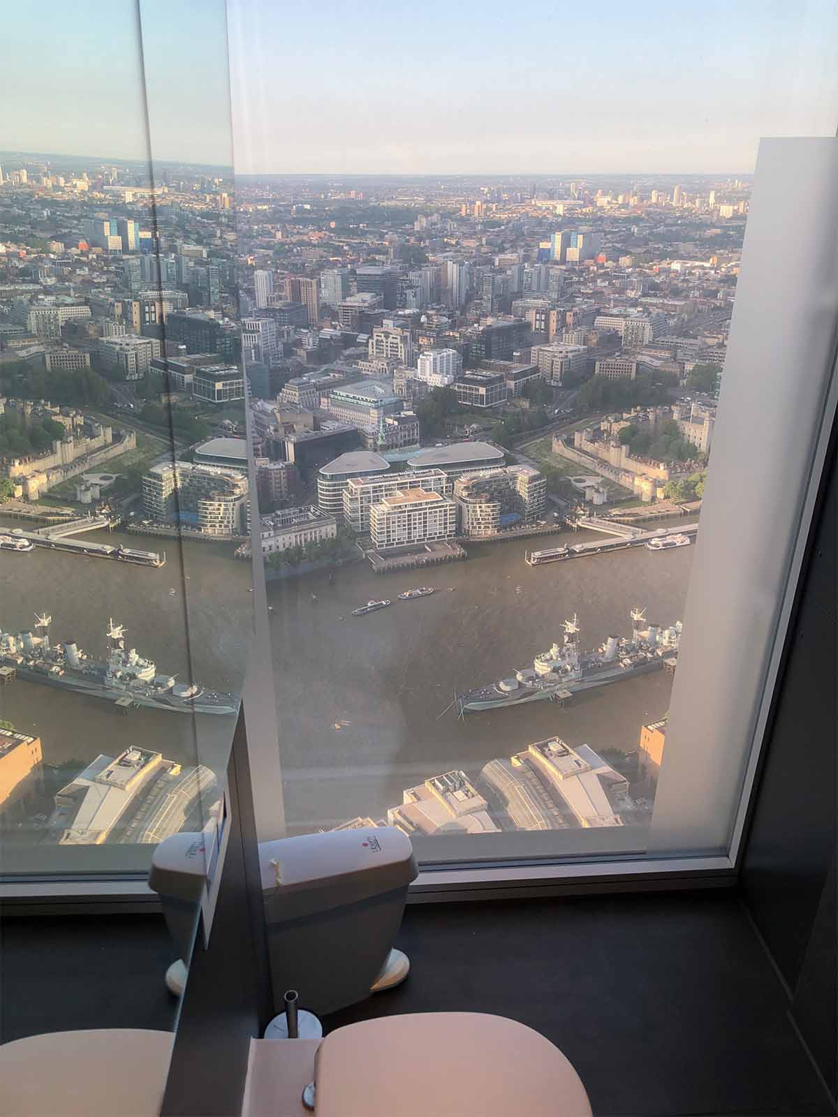 bagno nella Scheggia di Renzo Piano a Londra
