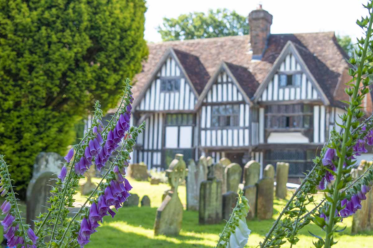 chiddingstone village case tudor