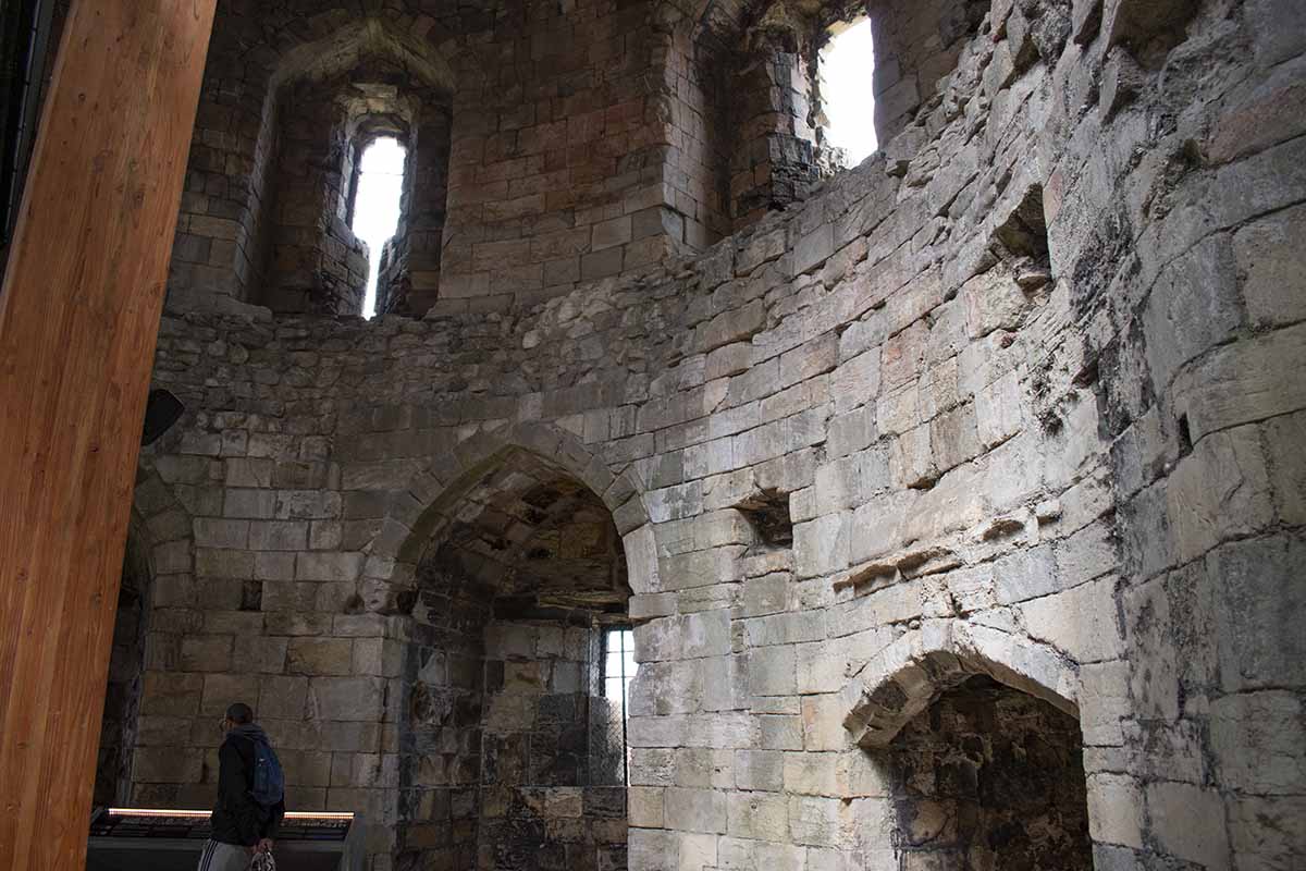interno clifford's tower