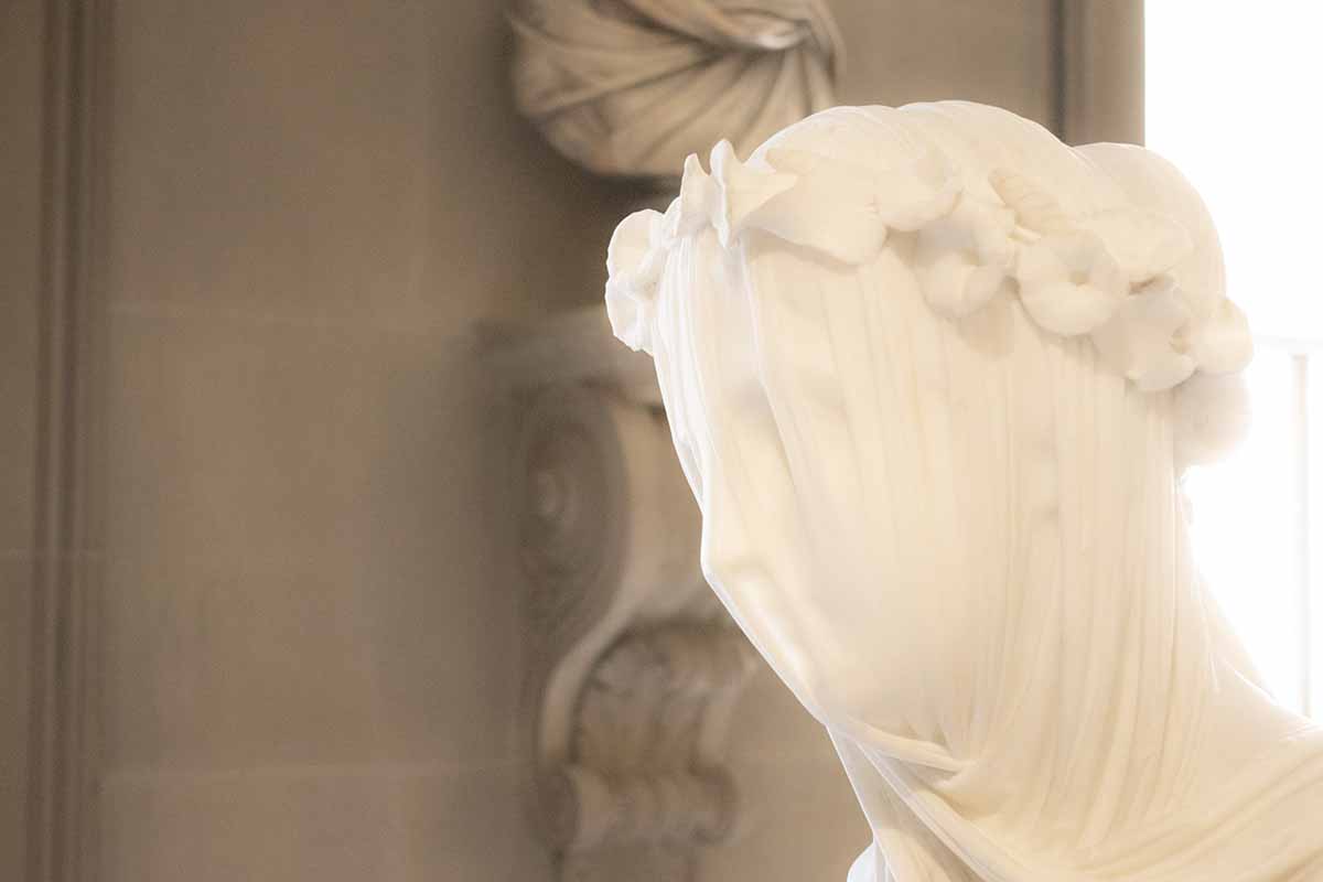 statua vergine vestale marmo trasparente