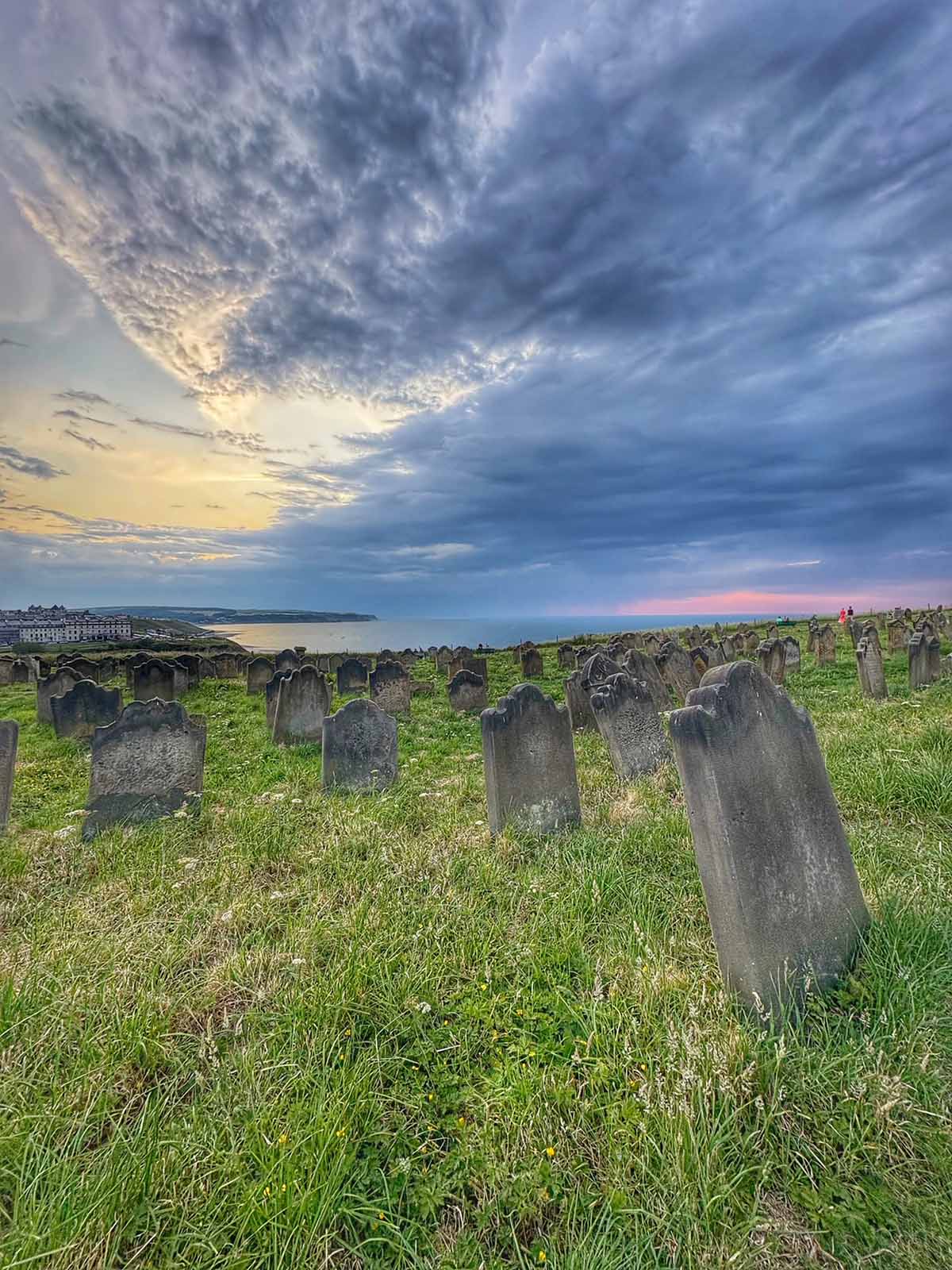 cimitero sulla baia di whitby