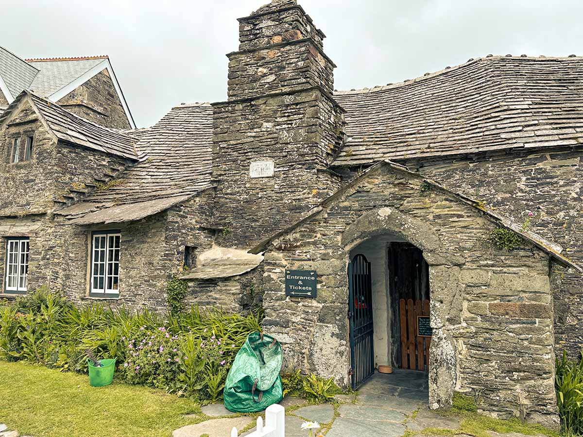 facciata medioevale old post office tintagel