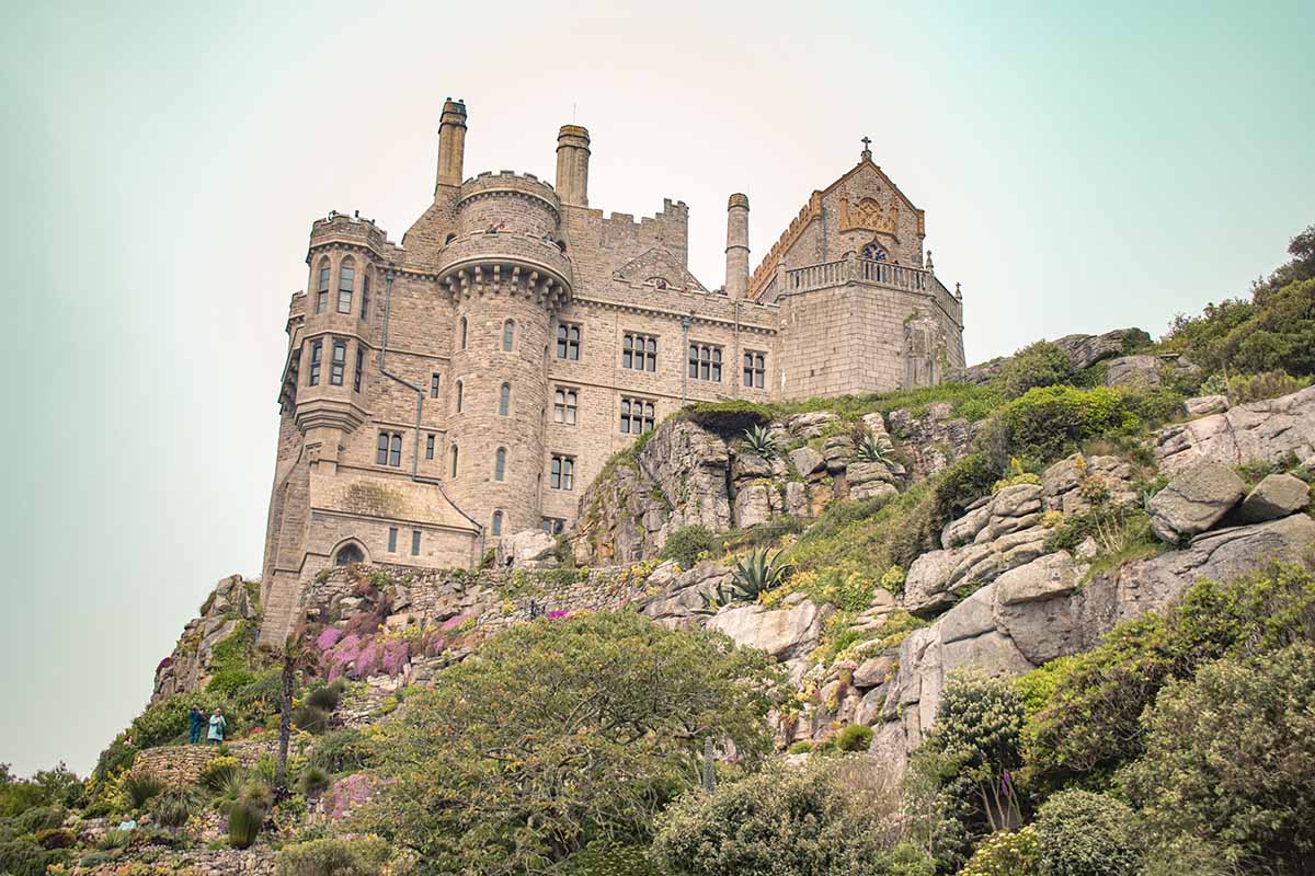 il castello di st. michael's mount visto dai giardini subtropicali