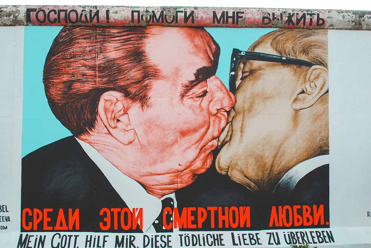 murales nella east side gallery a berlino