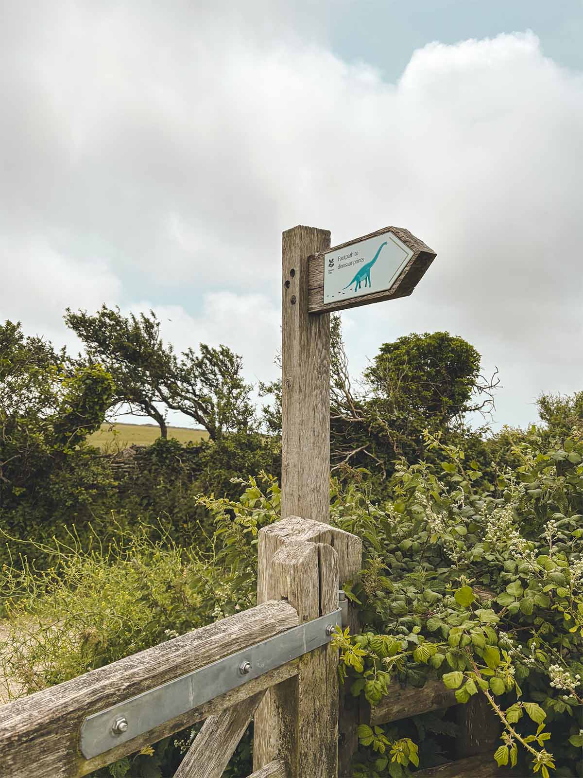 cartello indicazione del sentiero per Langton Matravers
