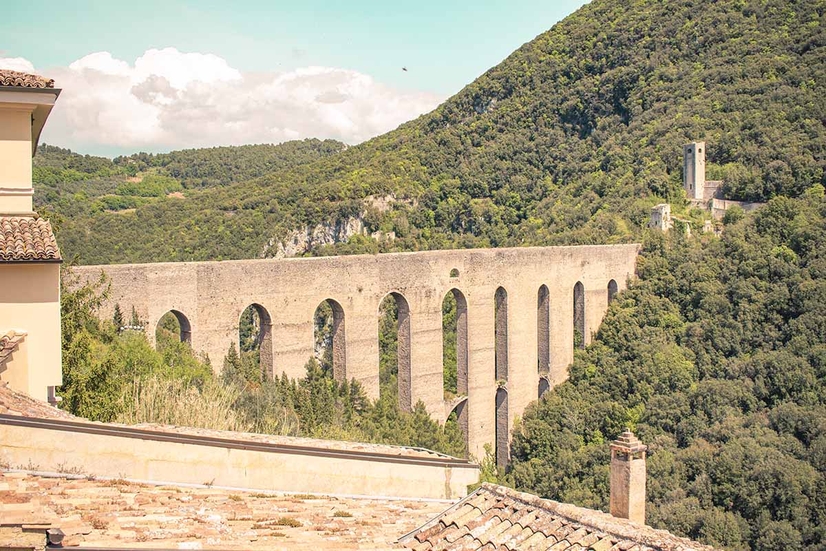 ponte delle torri a spoleto
